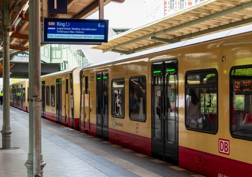 Jechały pociągiem w Niemczech. Napastowało je dwunastu mężczyzn