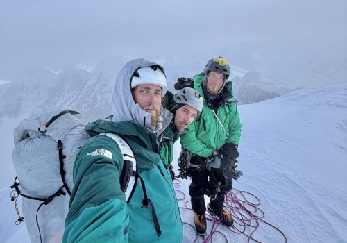 Rousseau, Marvell i Cornell otwierają „Heavy is the Hand” na Mt. Dickey na Alasce