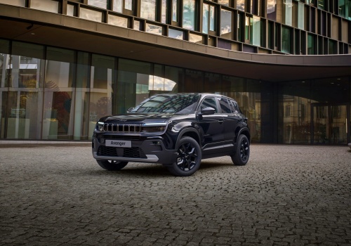 Jeep Avenger Black Edition debiutuje w Polsce z dużym pakietem korzyści