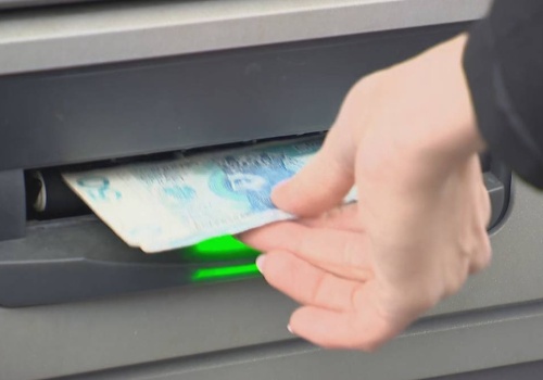 Zapas gotówki w domu? Szef resortu finansów stawia sprawę jasno