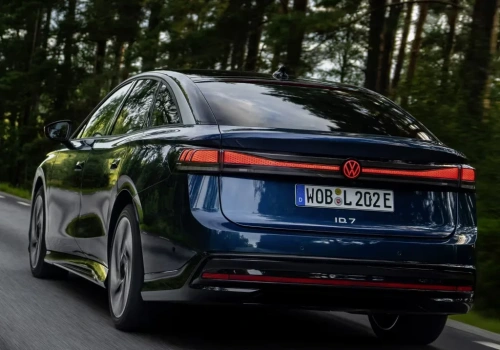 Volkswagen ID.7 tanieje o 40 tys. zł. Elektryczny sedan za 157 890 zł zmienia układ sił