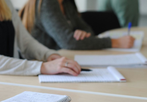 4 lektury, które pasują do każdego tematu rozprawki. Egzaminatorka zdradziła swój ranking