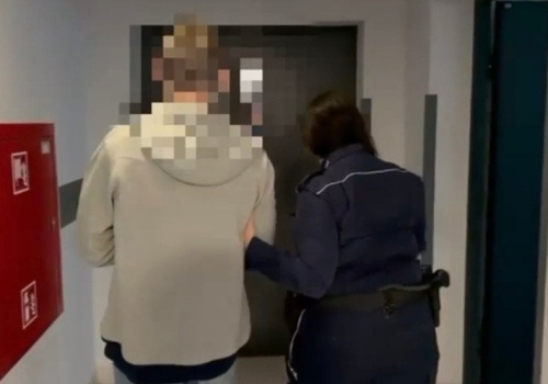 Udawali policjantów, by ukraść 87 tys. zł. Trafili do aresztu