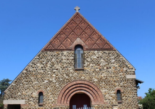 Wyłamane drzwi i dewastacja wnętrza. W Wielki Czwartek miał miejsce atak na kościół we Francji