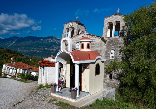 Najbardziej krzywy budynek świata? Wygląda, jakby miał się przewrócić. Wieża w Pizie wymięka