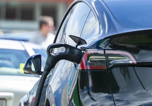 Sprzedaż elektryków wystrzeliła. Tak kierowcy uciekają przed drogim paliwem