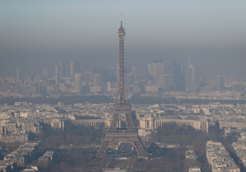 Francja znowu zwalnia tempo redukcji emisji. Wojny i kryzysy są ważniejsze