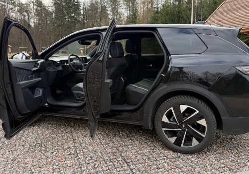 121 900 zł za niemieckiego SUV-a z 550-litrowym bagażnikiem i automatem w standardzie. Nawet na tle chińskich to zaczyna być rozsądna propozycja