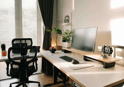 Jak urządzić funkcjonalne domowe biuro w małym mieszkaniu?