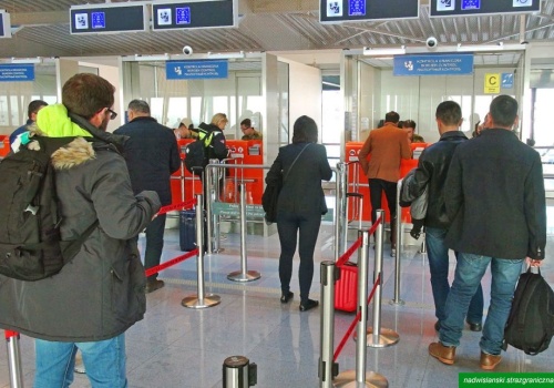 Ścigani przez łotewski i niemiecki wymiar sprawiedliwości zatrzymani na Lotnisku Chopina