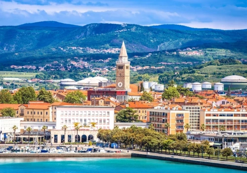 Bliżej niż do Chorwacji, a równie pięknie. Z Polski dojedziemy pociągiem