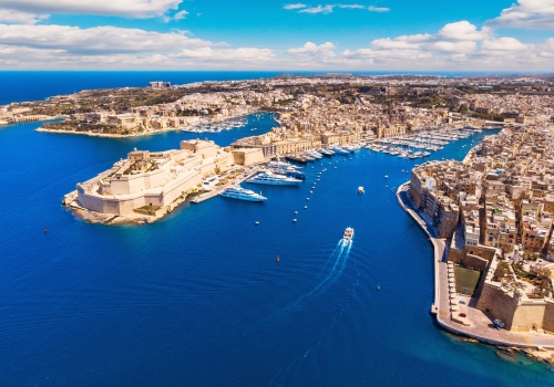 Mała wyspa w świetnej cenie 🔥🏖️ Loty na Maltę i noclegi za jedyne 409 PLN 😎