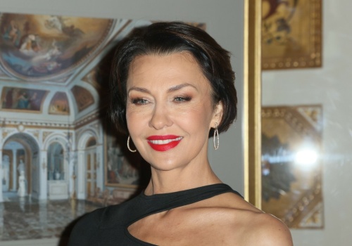 Popek zaprezentowała kurtkę idealną dla pań po 50. Ten kolor to hit