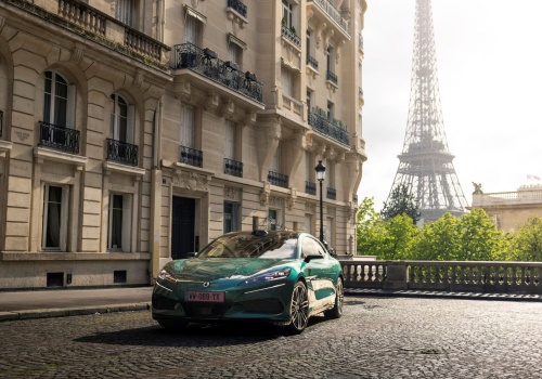 Pół miliona złotych za chińskiego grand tourera. DENZA Z9GT uderza z mocą 1156 KM i ładowaniem w 9 minut