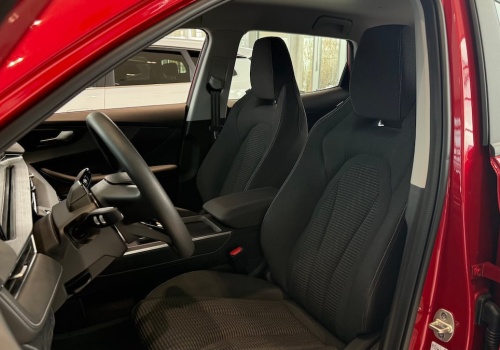 Po rabacie 3400 zł kosztuje tyle co Skoda Kamiq 1.0 TSI, a oferuje hybrydę z 1.5 oraz lepiej wykończone wnętrze