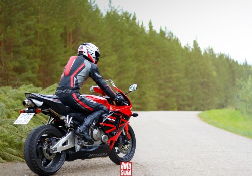 Te motocykle można prowadzić z prawem jazdy kat. B. Nie tylko 125 cm3. Dwa warunki