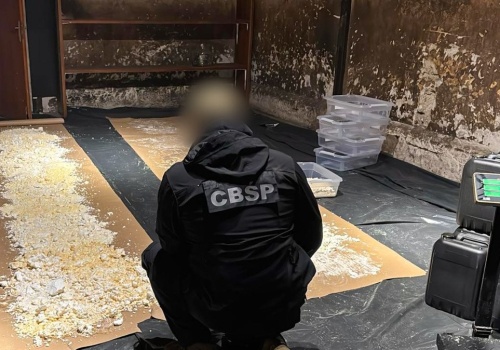 Akcja służb w dawnej stadninie koni. Złapani na gorącym uczynku