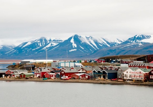 Należy do najbardziej wyjątkowych na świecie. Wyspa skuta lodem. Klimat nie do podrobienia