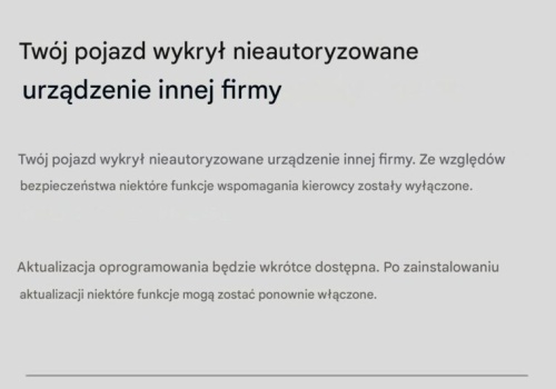 Tesle zaczynają wykrywać „nieautoryzowane urządzenia”. Samochody wyłączają część systemów jazdy półautonomicznej