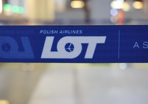 Wyciek danych osobowych w LOT. Pracownicy dostali dokumenty kolegów