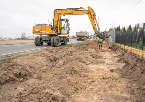 Za niemal 5 milionów złotych w Szydłowie powstaje chodnik
