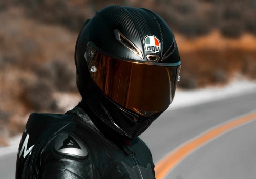 Kiedy wymienić kask motocyklowy? Sprawdź, na jakie sygnały warto zwrócić uwagę