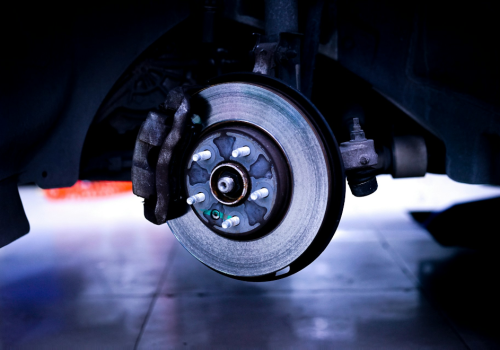 Niewidzialne zagrożenie – dlaczego tarcze hamulcowe korodują „od środka”?