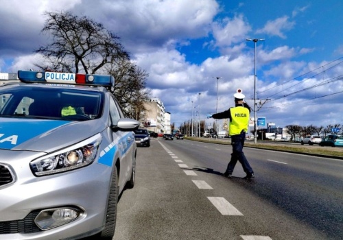 Jechał motocyklem z tablicą kupioną w necie, bo chciał się wyróżnić na drodze. Teraz grozi mu 5 lat odsiadki