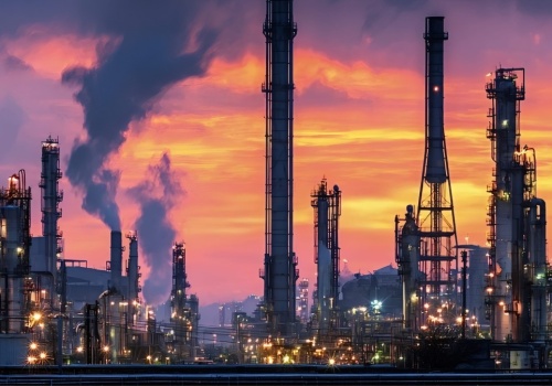 Ceny ropy wystrzeliły. Decyzja Saudów uderzy w portfele Polaków