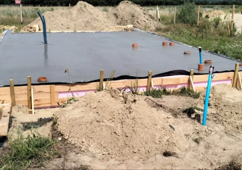 220 tys. zł trafiło do wykonawcy. Teraz walczy o dom dla siebie i syna