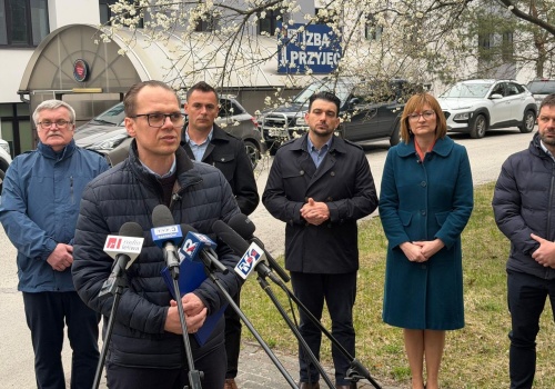 PiS w Nowej Dębie: sprzeciw wobec likwidacji oddziałów szpitalnych