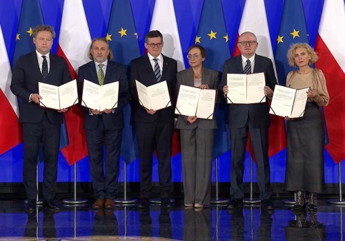 Kpina! Wybrani do TK złożyli pseudoślubowania bez prezydenta