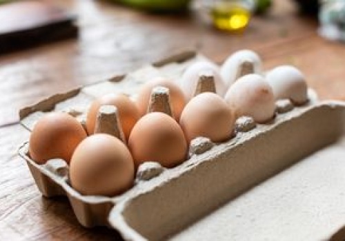 Jajka białe czy brązowe? Naukowcy rozwiewają wątpliwości