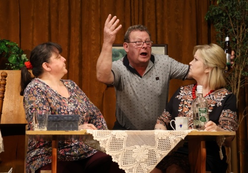 Owacje, śmiech i wielkanocna tradycja. Kolejna udana premiera w Milikowie