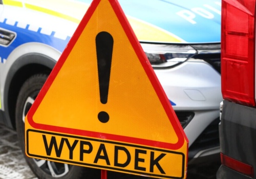 Zjechał z drogi i uderzył w drzewo. Tragiczny wypadek w Chróścicach