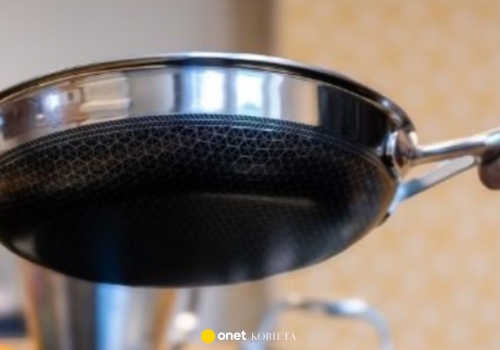 Ta patelnia jest odporna na zarysowania i temperatury do 300°C! Jedzenie nie przywiera