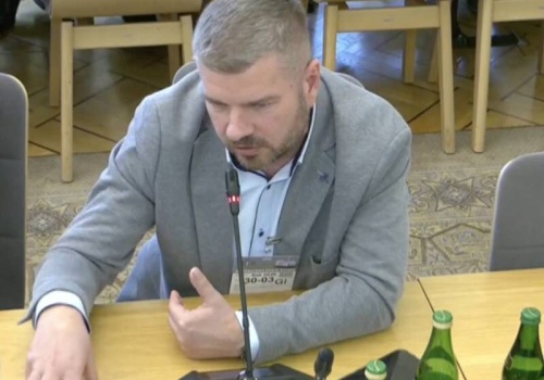 „To nie ma szansy funkcjonować”. Były ekspert komisji układającej pytania na prawo jazdy ujawnia kulisy