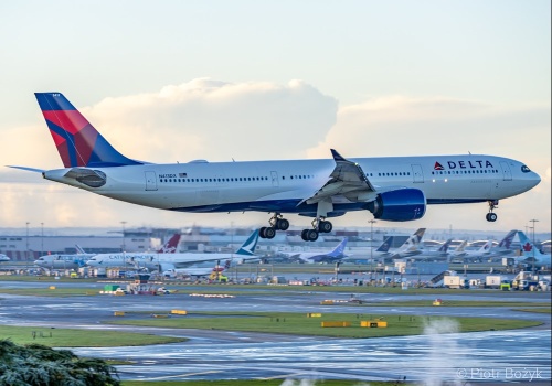 Droższy bagaż zamiast hedgingu. Amerykańskie linie przerzucają koszty paliwa na pasażerów