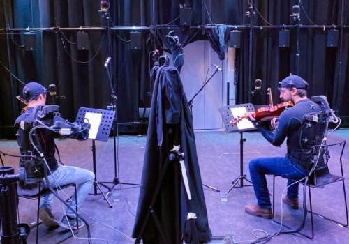 Egzoszkielet poprawia koordynację gry duetu skrzypków. A to dopiero początek