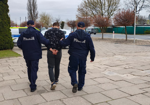 Pijany kierowca BMW uciekał przed policją. Miał narkotyki i trzy zakazy prowadzenia pojazdów