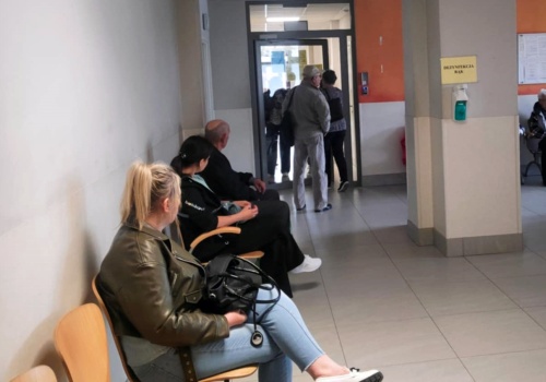 Pacjenci nie odwołują wizyt, na których nie mogą się pojawić. To znacznie wydłuża kolejki do specjalistów