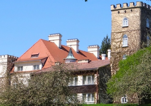 Zapomniana rezydencja i bajkowy park. Co zobaczyć w pałacu w Janowicach?