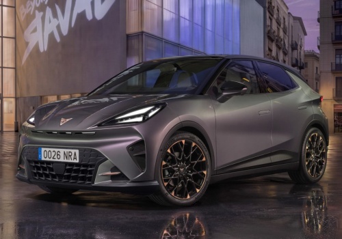 Nowa Cupra Raval poniżej 100 tys. zł. Ponad 300 km zasięgu i wersja VZ