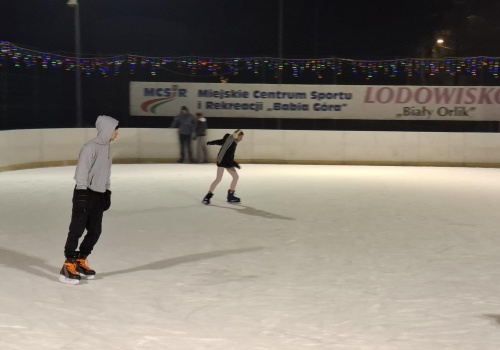 Czy lodowisko w Suchej Beskidzkiej cieszyło się popularnością? | WIDEO