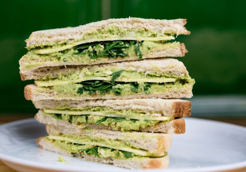 Wszyscy myślą, że to bezużyteczny chwast. Zrobisz z niej zdrowe śniadanie