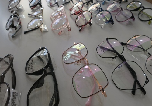 Najgorsze, co możesz zrobić swoim oczom. Takich okularów nie kupuj. Optometrystka: Masówka