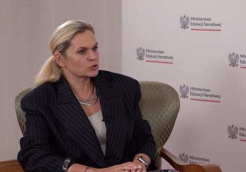 Barbara Nowacka błądzi ze zmianami. Szkoła powinna wychowywać rycerzy?