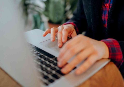 Fake newsy tylko straszą. Prawda w sieci wciąż wygrywa