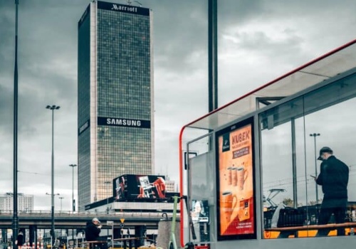 Polki i Polacy spokojniejsi o własne finanse, ale coraz bardziej niespokojni o świat i Polskę