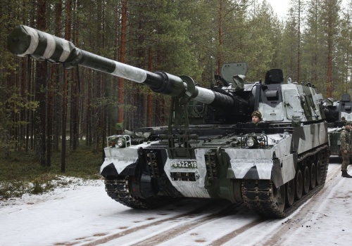 Finlandia goni Polskę. Kupuje używaną artylerię z Korei